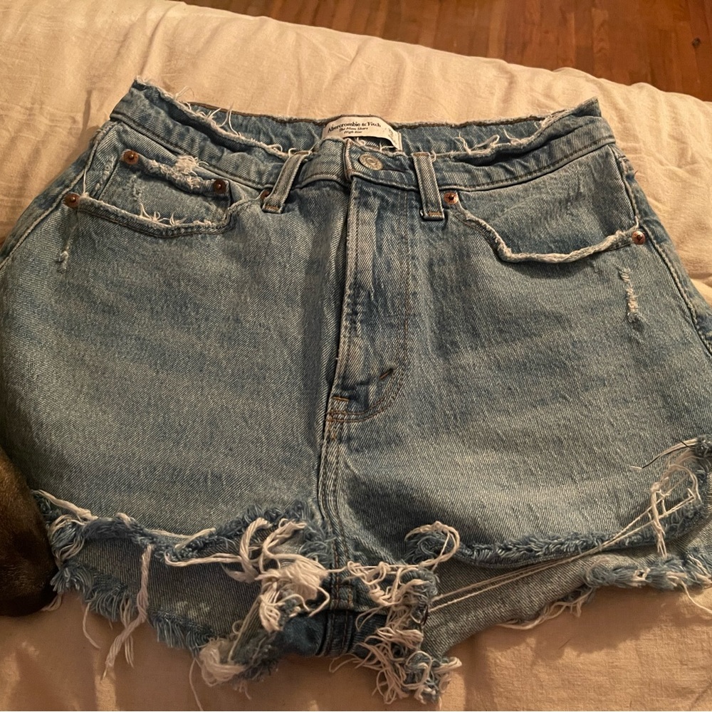 Abercrombie and Fitch the mom short high-rise curve love size 28